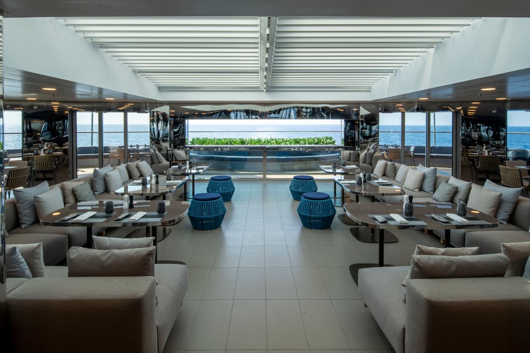 Scenic Se Yacht Club Interior 005
