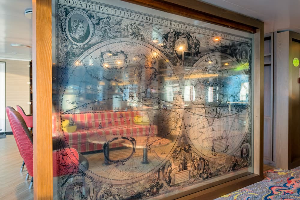Oceanwide Expeditions Hondius, Observation lounge Hondius map 01.jpg_Ivan Ivanisevic.jpeg