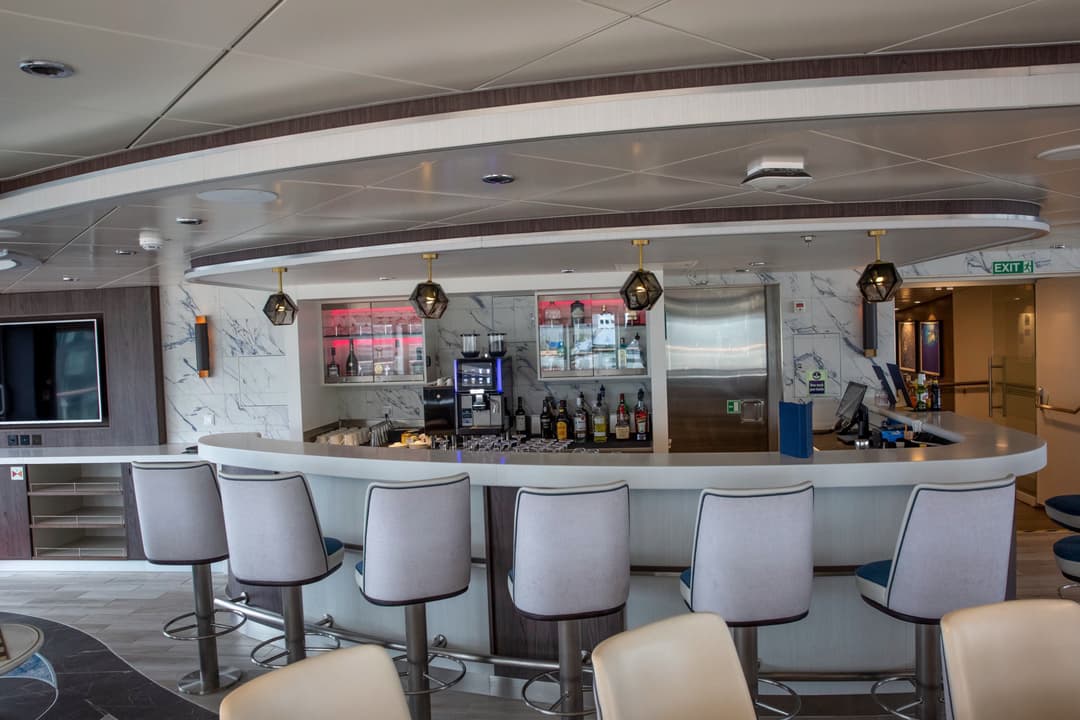 Ae Expeditions, Sylvia Earle, Blue Hope Bar, Deck 8, Sylvia Earle, Pia Harboure 1