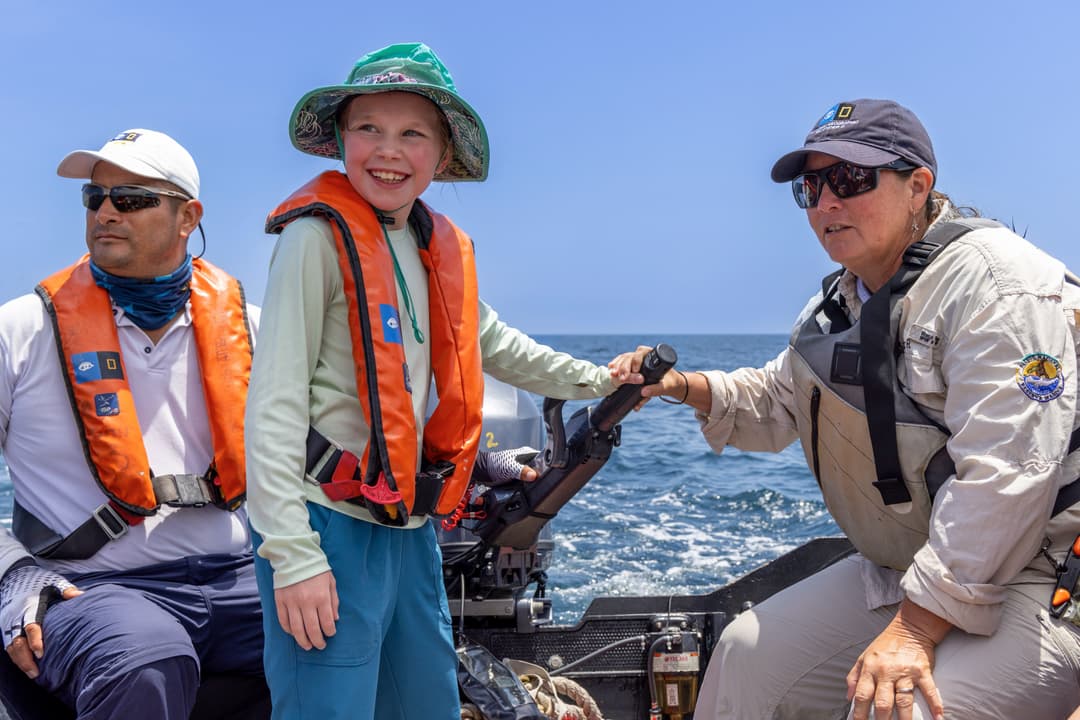 Ng Le Global Explorers Program In The Galapagos ©Lindblad Expeditions Douglas Scarletta