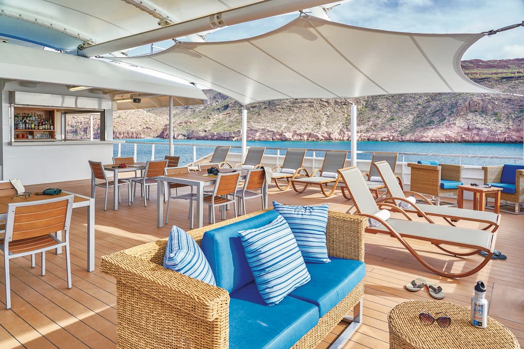 Ng Le Ng Venture Quest Sun Deck ©Lindblad Expeditions Marco Ricca