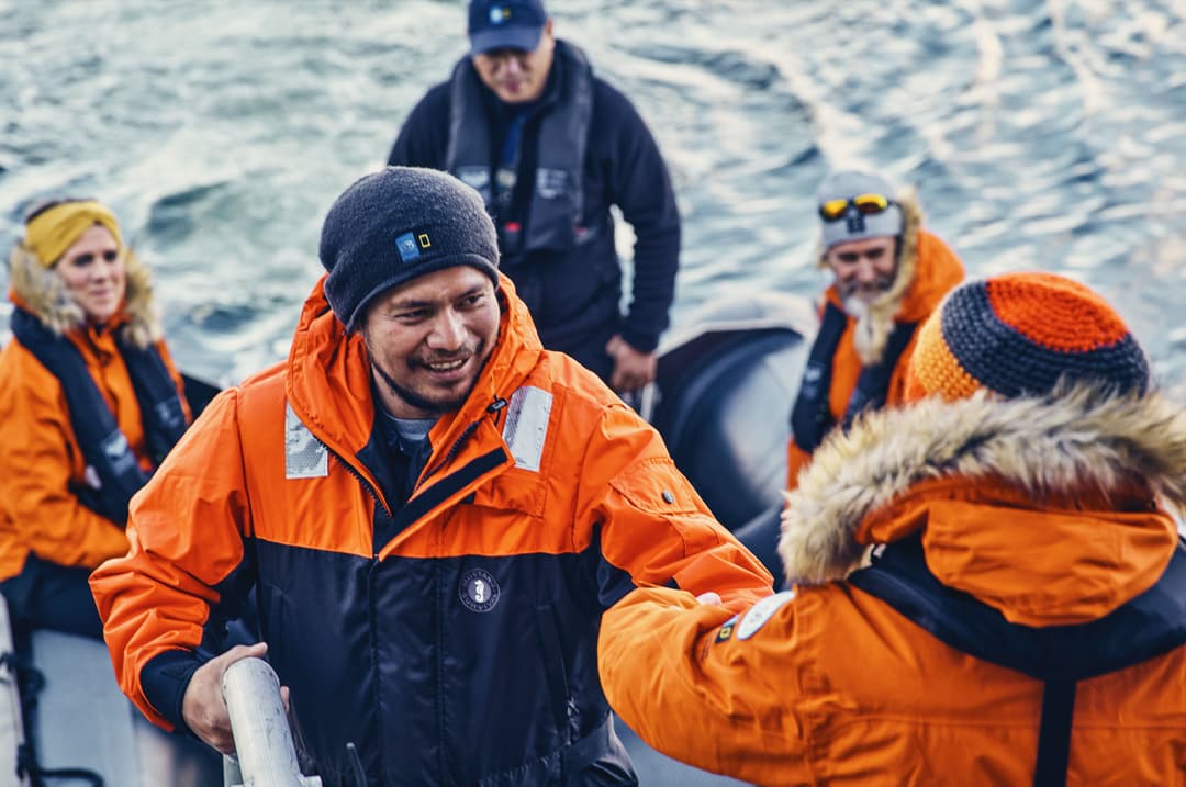 Ng Le Ng Endurance Ng Resolution Zodiac Boarding ©Lindblad Expeditions Olivind Haug 0