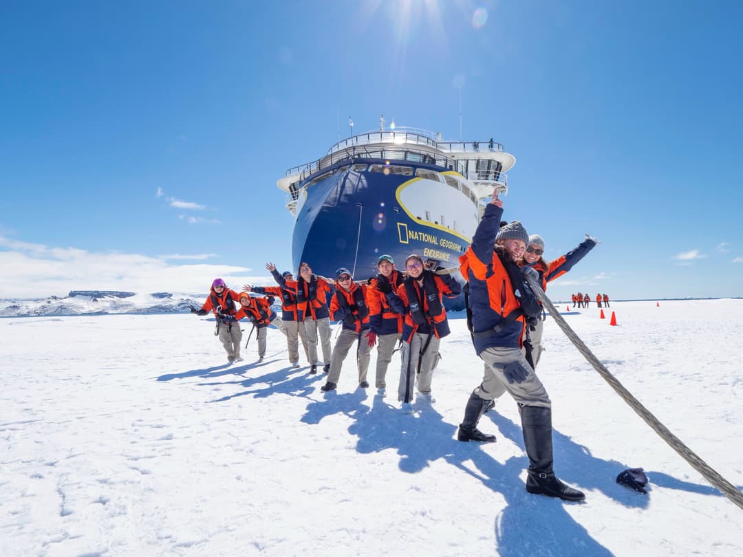 Ng Le Ng Endurance Crew ©Lindblad Expeditions Maya Santagelo
