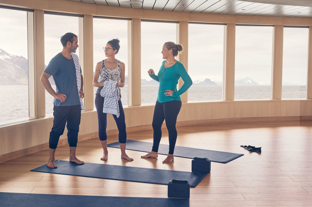 Ng Le Ng Endurance Ng Resolution Yoga ©Lindblad Expeditions Olivind Haug1