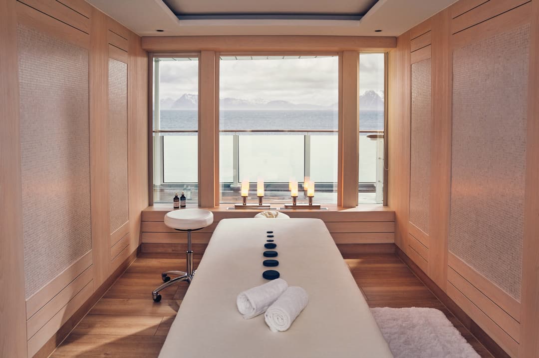 Ng Le Ng Endurance Ng Resolution Spa ©Lindblad Expeditions Olivind Haug