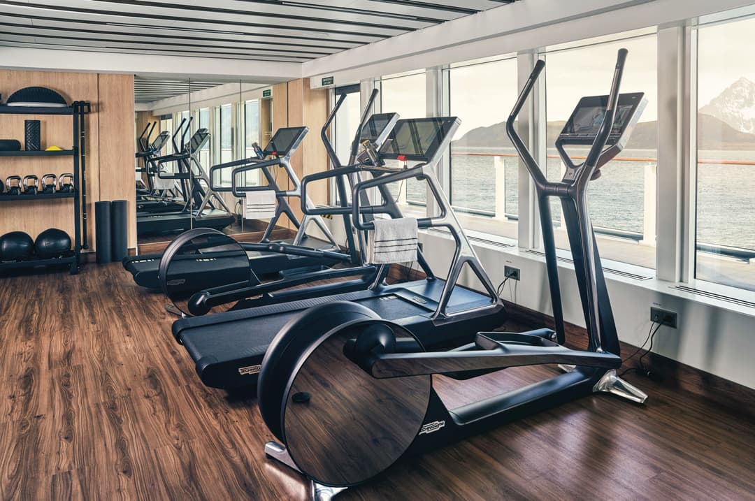 Ng Le Ng Endurance Ng Resolution Gym ©Lindblad Expeditions Olivind Haug