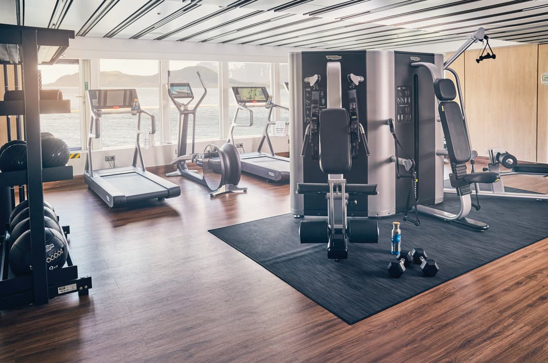 Ng Le Ng Endurance Ng Resolution Fitness Studio ©Lindblad Expeditions Olivind Haug