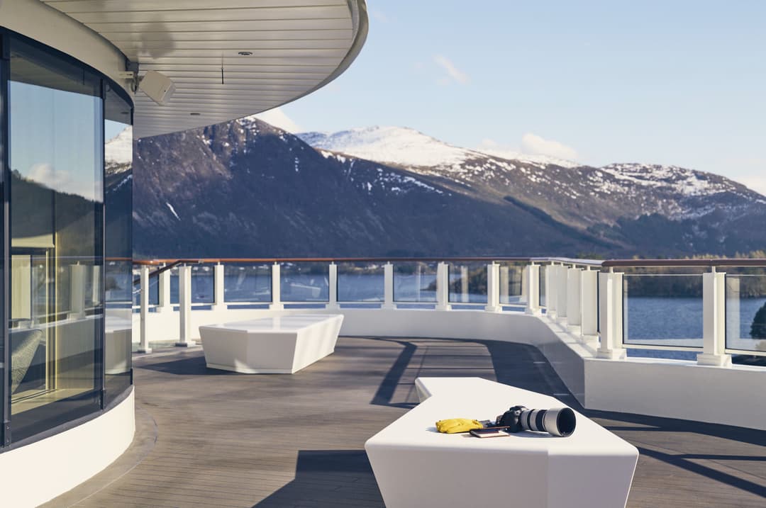 Ng Le Ng Endurance Ng Resolution Observation Deck ©Lindblad Expeditions Olivind Haug