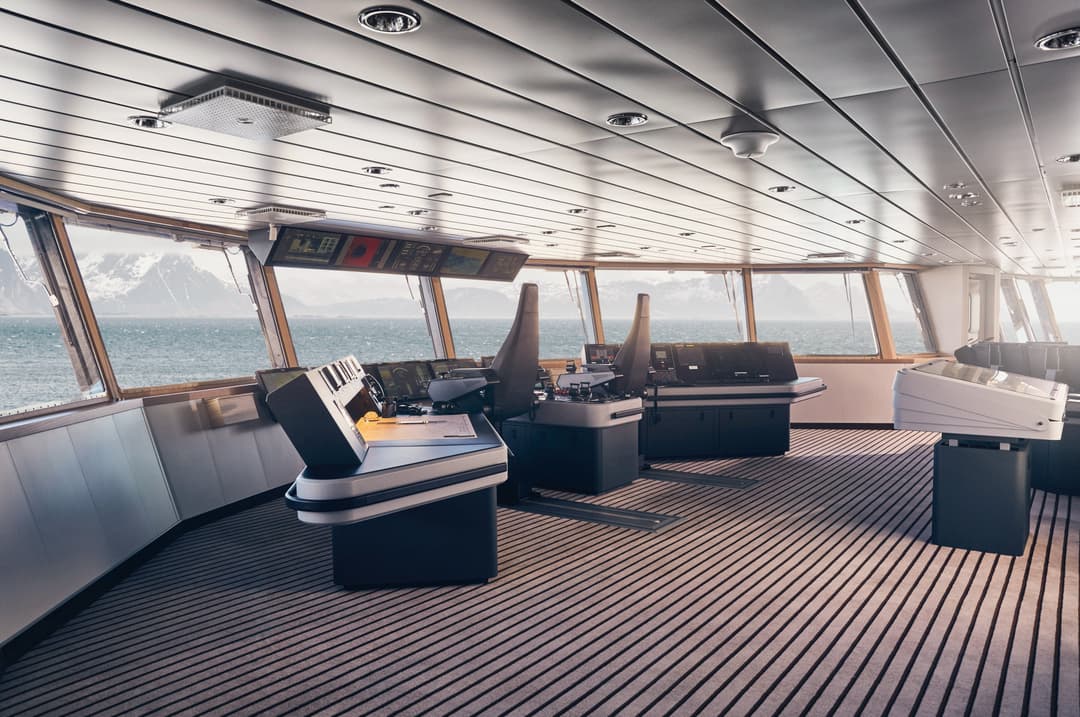 Ng Le Ng Endurance Ng Resolution Bridge ©Lindblad Expeditions Olivind Haug