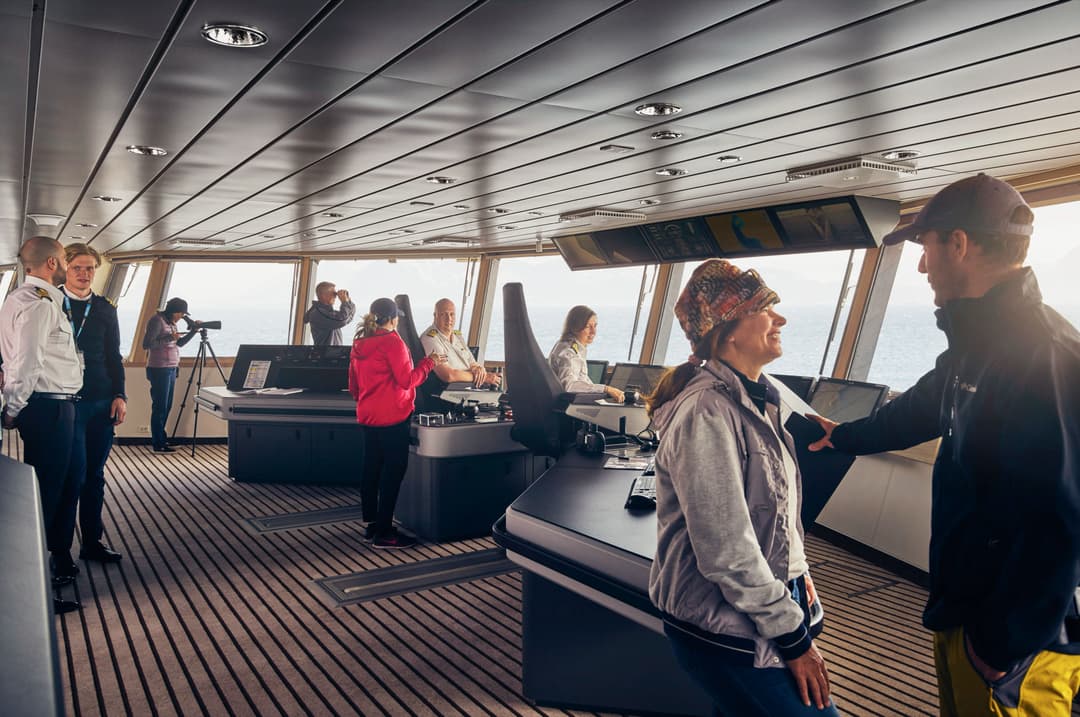 Ng Le Ng Endurance Ng Resolution Bridge 1 ©Lindblad Expeditions Olivind Haug