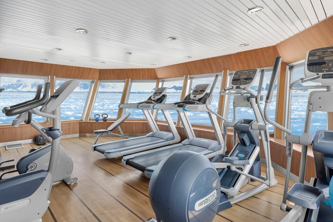 Ng Le Ng Explorer Fitness Studio ©Lindblad Expeditions Douglas Scaletta