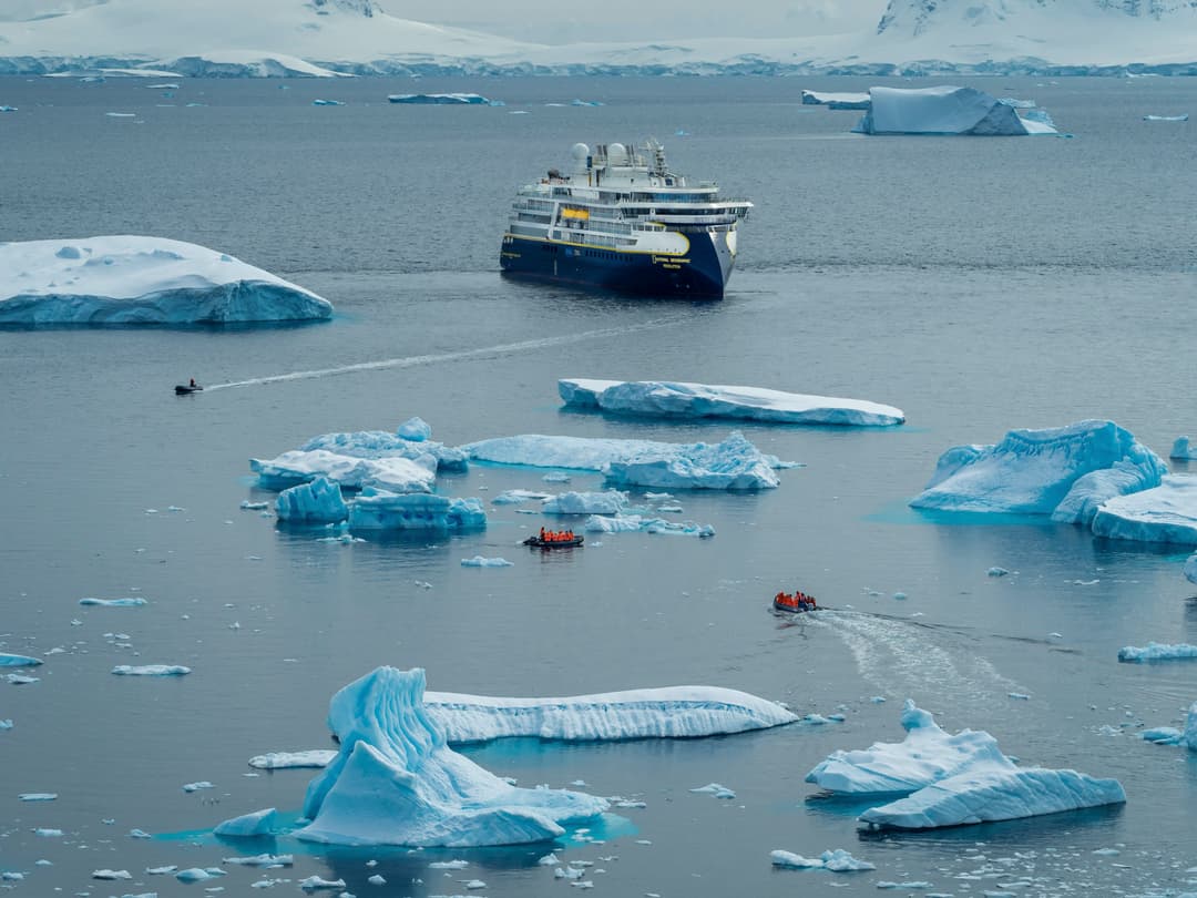 Ng Le Ng Resolution In Antarctica ©Lindblad Expeditions Ralph Lee Hopkins 0