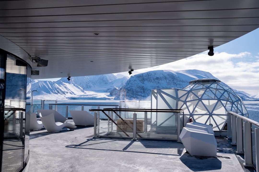 Ng Le Ng Resolution Igloo ©Lindblad Expeditions Alexandra Daley Clark