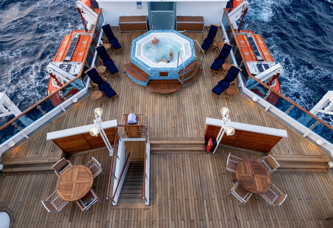 Ng Le Ng Orion Hot Tub ©Lindblad Expeditions Douglas Scaletta 0