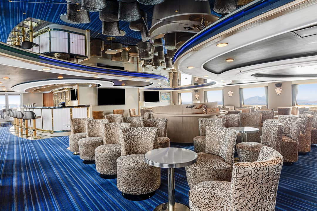 Ng Le Ng Orion Lounge And Bar ©Lindblad Expeditions Douglas Scaletta 1