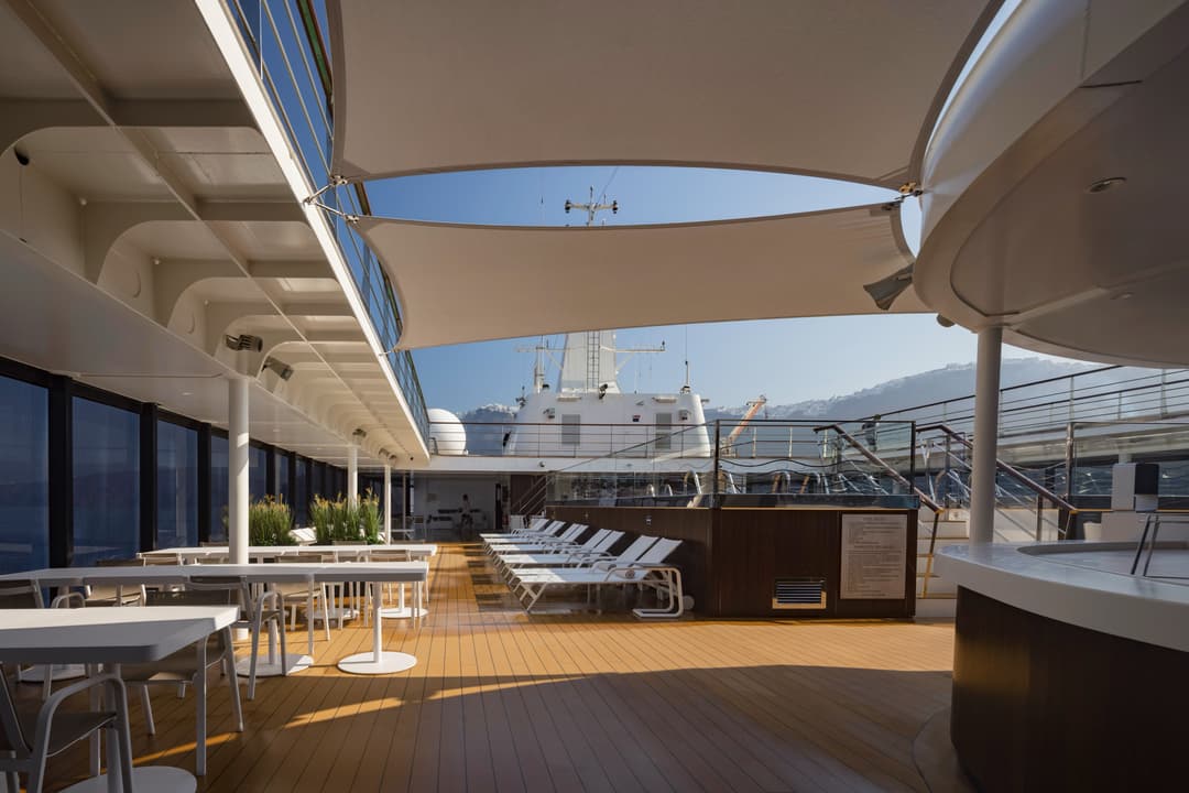Aov World Navigator Pool And 7 Aft Grill