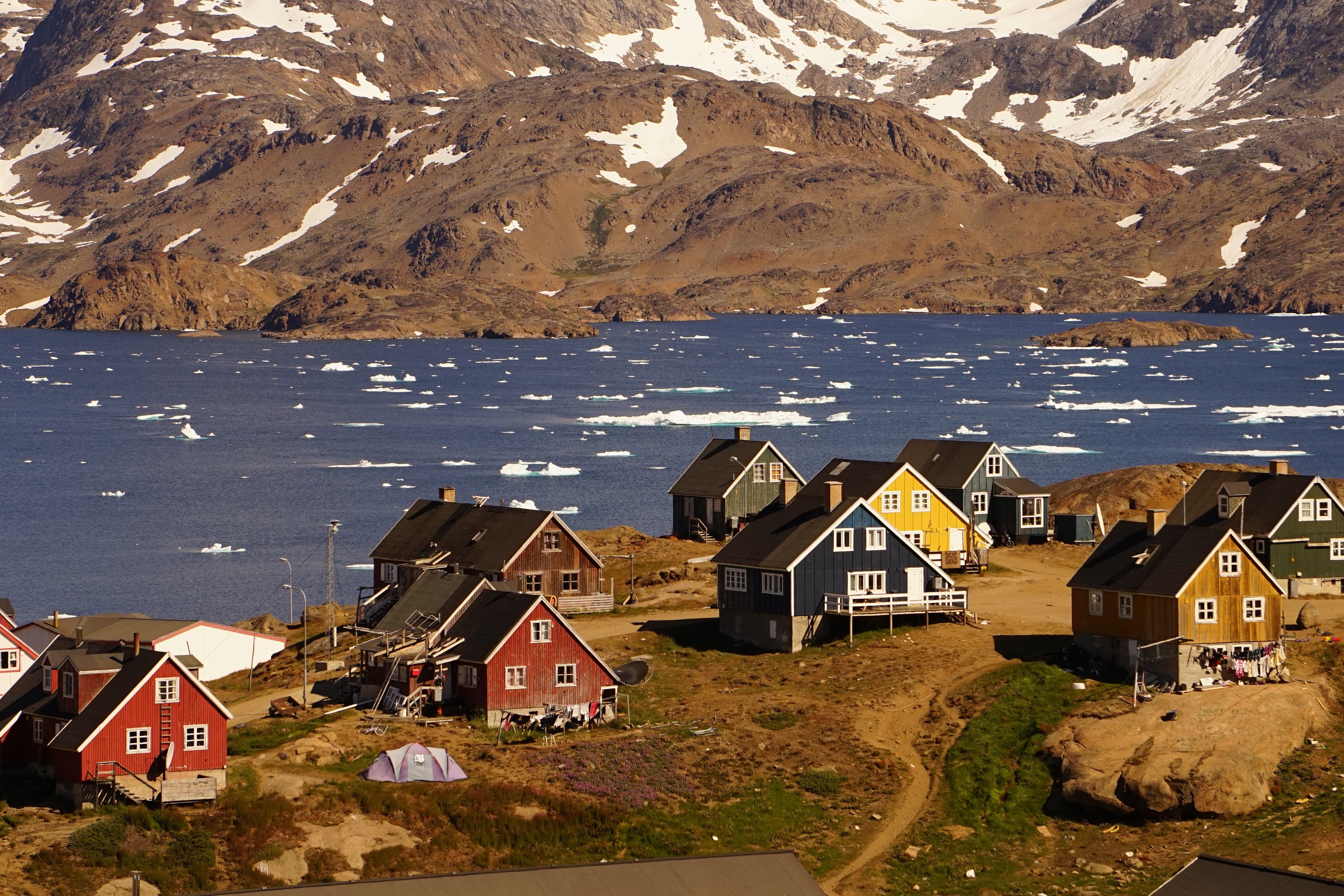 At the edge of the High Arctic