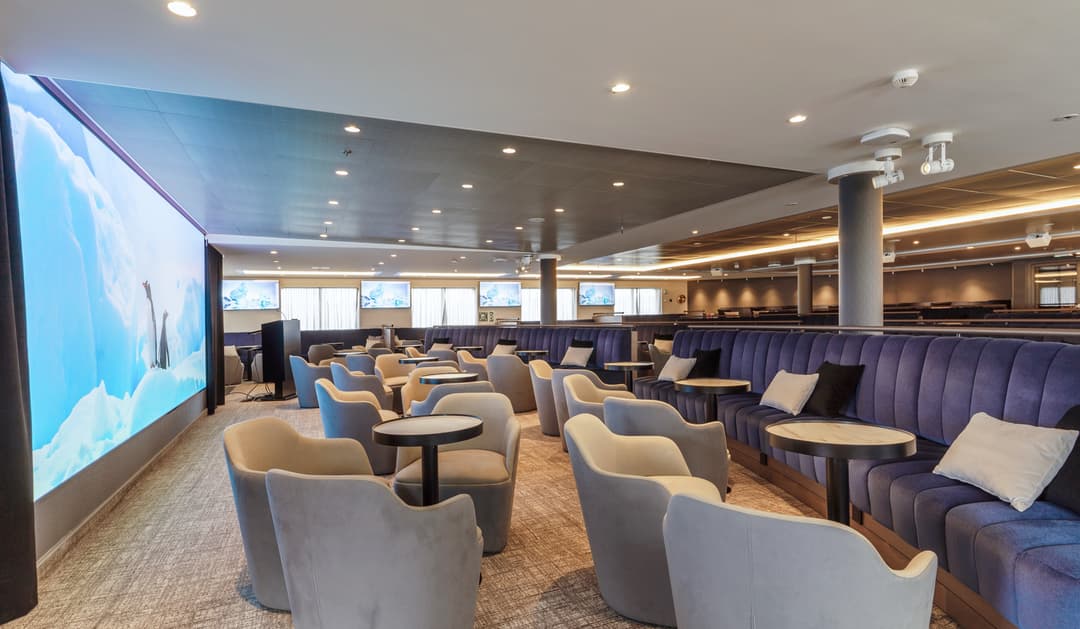 Quark Expeditions, Ultramarine Ambassador Theater 7 ©Quark Expeditions