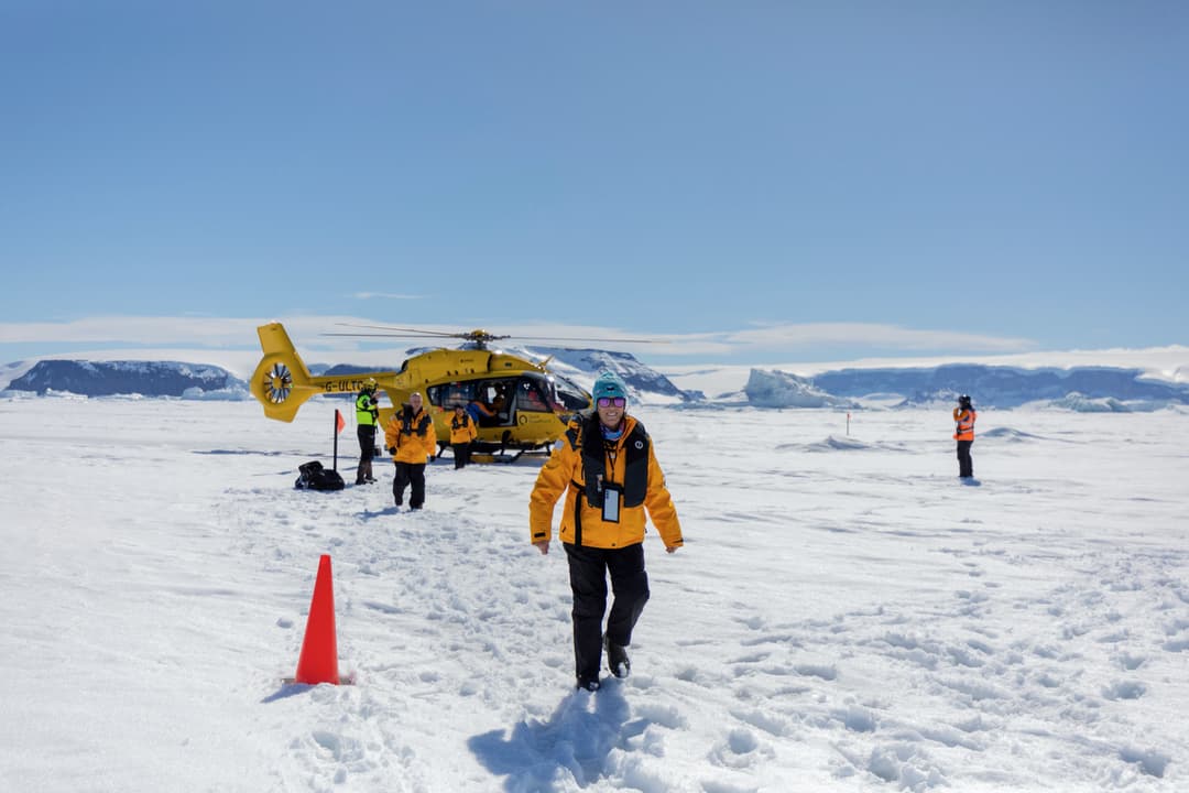 Quark Expedtions, Helicopter Landing On Snow 1 ©Michelle Sole