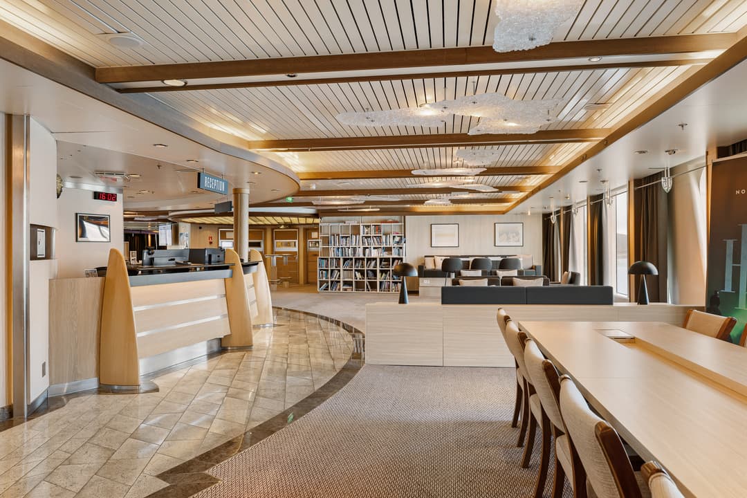 Hx Hurtigruten Expeditions Ms Fram Reception 3 ©Espen Mills