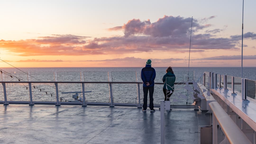 Hx Hurtigruten Expeditions Ms Roald Amundsen Observation Deck Lifestyle ©Ted Gatlin & Hx