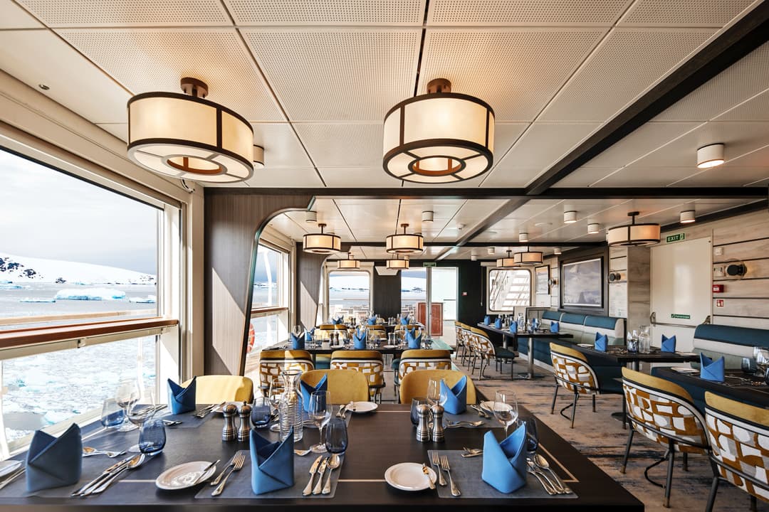 Ae Expeditions Douglas Mawson Top Deck Restaurant ©Ae Expeditions 1