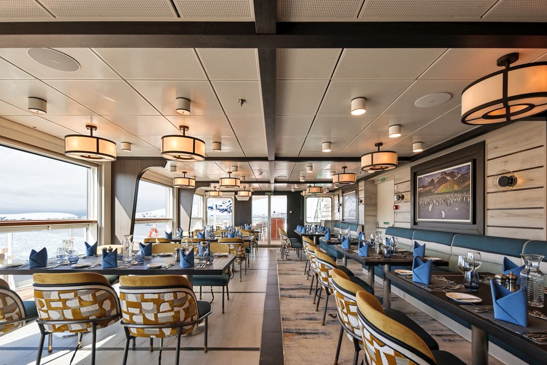 Ae Expeditions Douglas Mawson Top Deck Restaurant ©Ae Expeditions 2