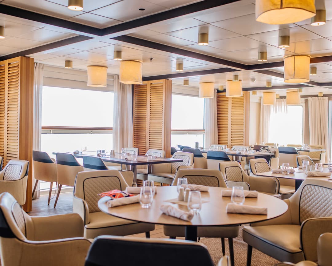 Polar Latitudes Expeditions Ocean Albatros & Ocean Victory Bistro ©Polar Latitudes Expeditions