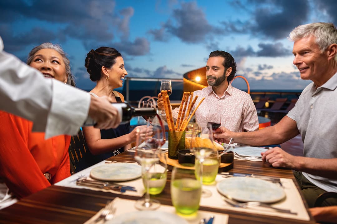Seabourn Venture Colonnade Lifestyle 3 ©Scott Martin