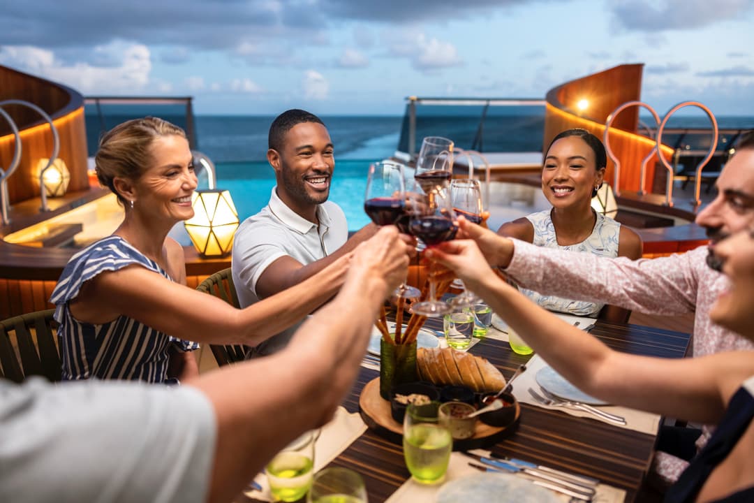 Seabourn Venture Colonnade Lifestyle 1 ©Sarah Flotard