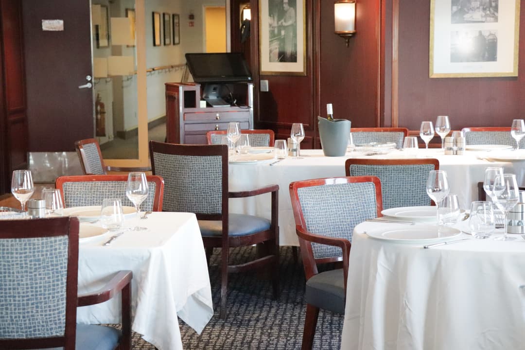 Polar Latitudes Expeditions Mv Discoverer Restaurant 4