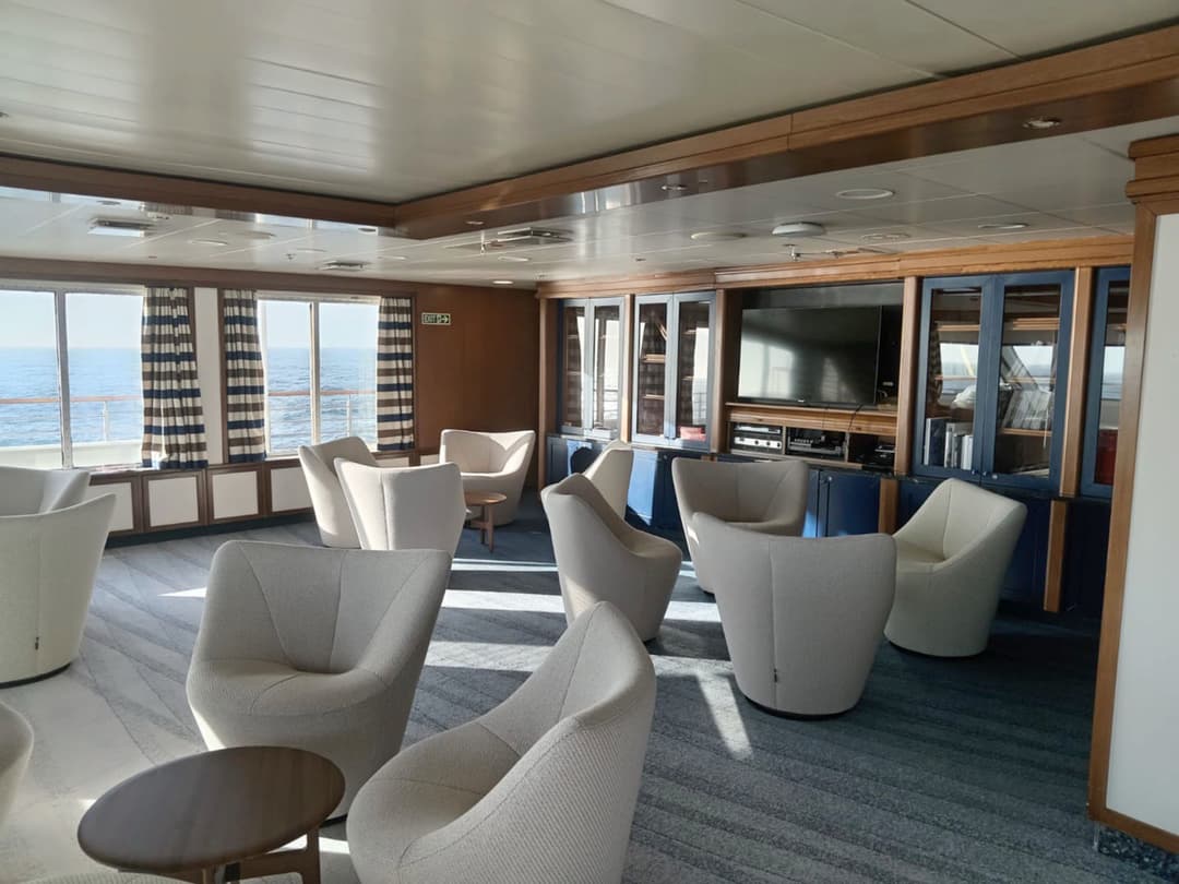 Heritage Expeditions Heritage Discoverer Observation Lounge