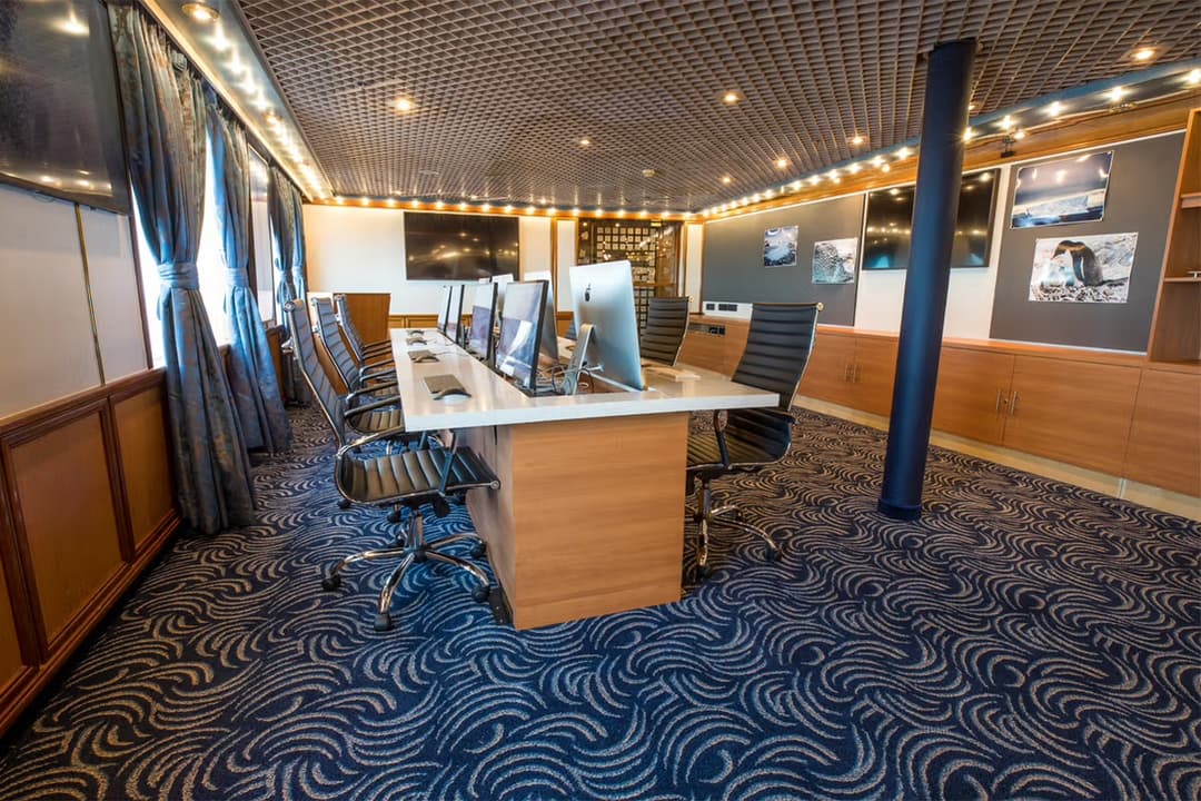 Silversea Cruises Silver Cloud Photo Studio 3 ©Silversea Cruises Ltd