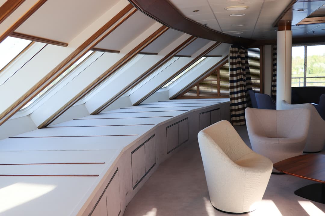 Polar Latitudes Expeditions Mv Discoverer Observation Lounge 5