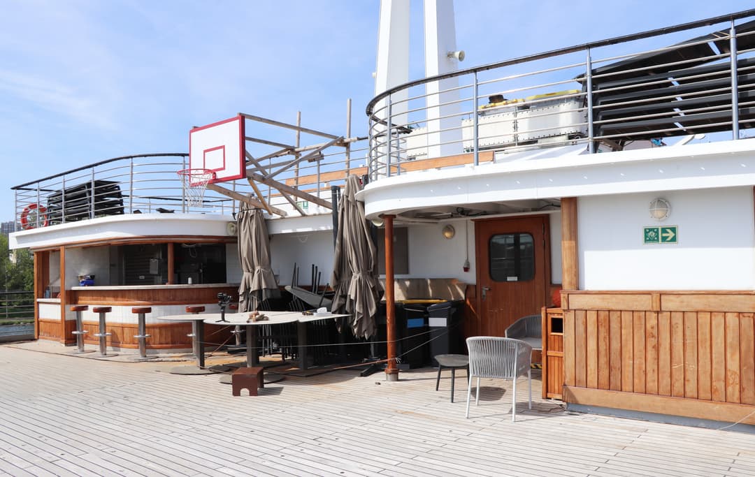 Polar Latitudes Expeditions Mv Discoverer Outdoor Grill 4