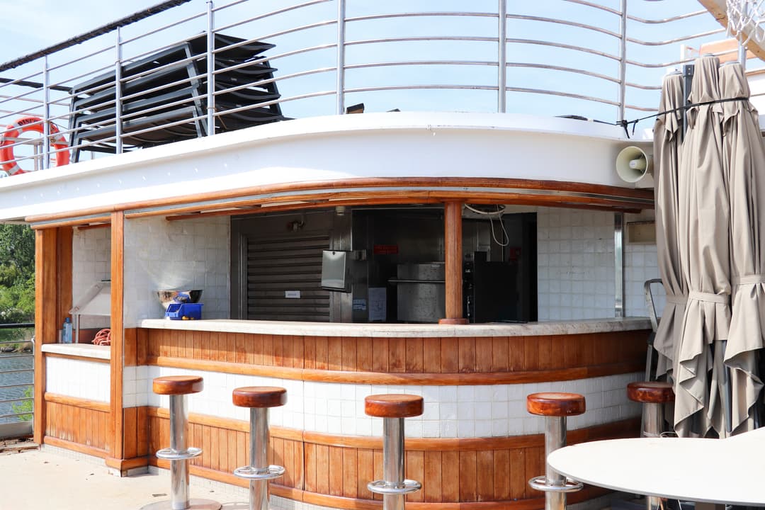 Polar Latitudes Expeditions Mv Discoverer Outdoor Grill 3