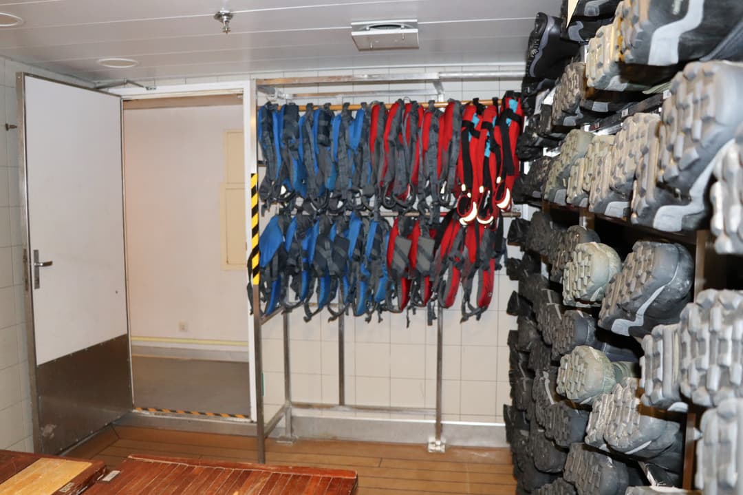 Polar Latitudes Expeditions Mv Discoverer Mud Room 1