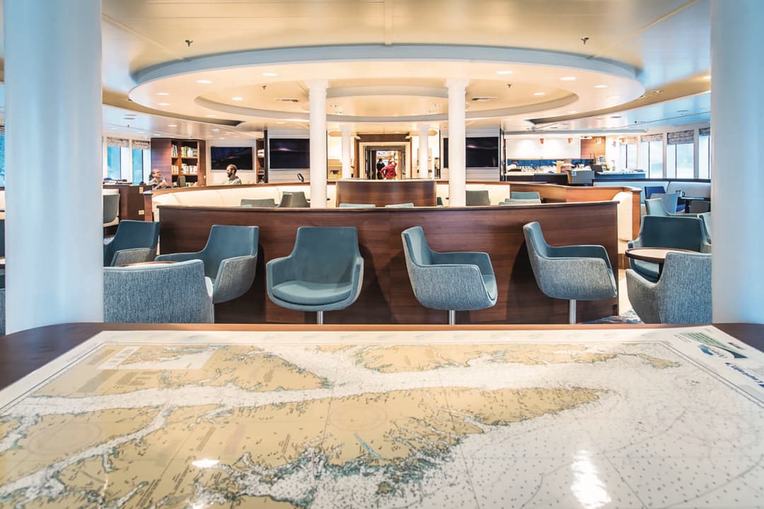 Ng Le Ng Venture Lounge Interior 2 ©Marc Cappelletti Lindblad Expeditions