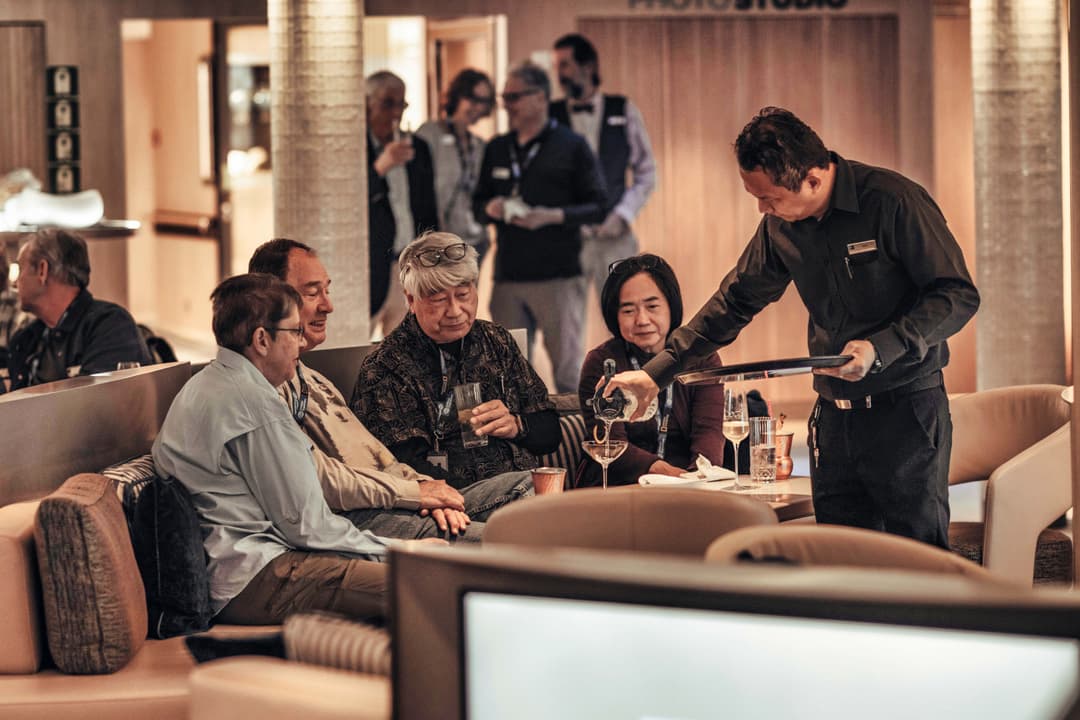 Ng Le Ng Endurance Ice Lounge Guest & Crew ©David Vargas & Lindblad Expeditions
