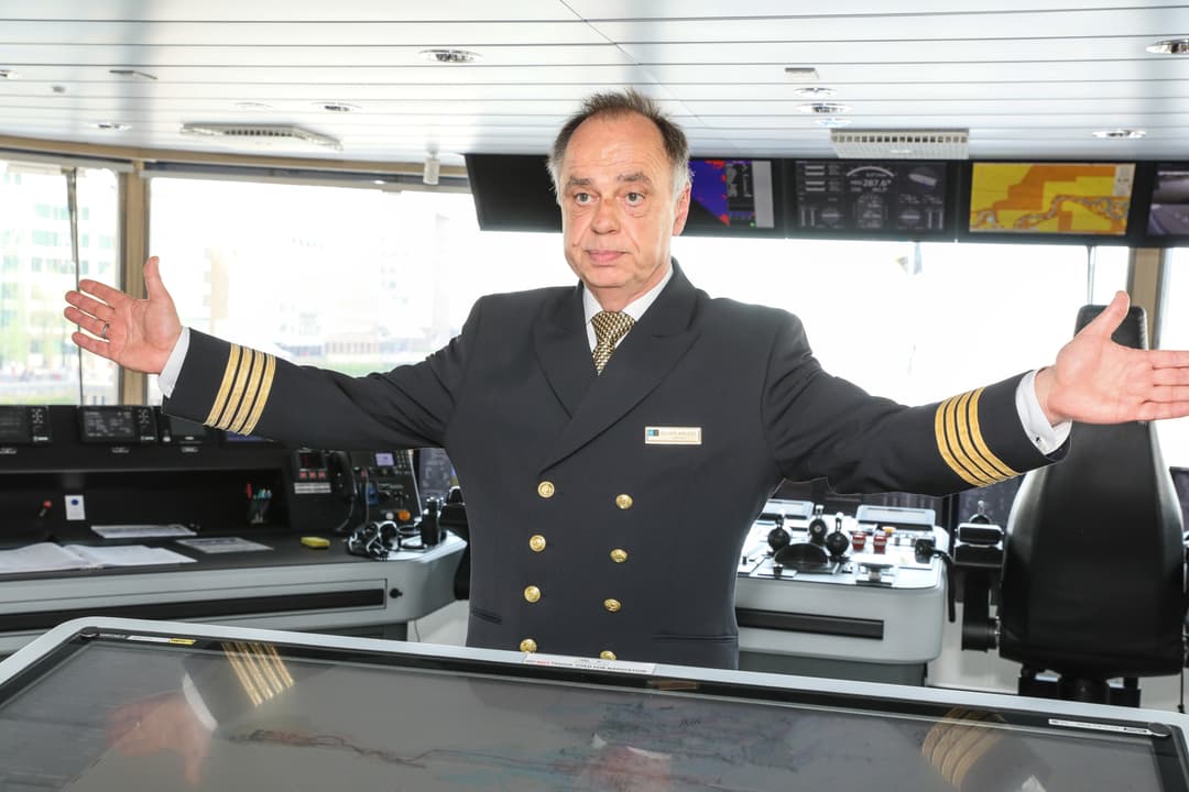 Ng Le Ng Endurance Bridge Captain ©Alex Maguire & Lindblad Expeditions