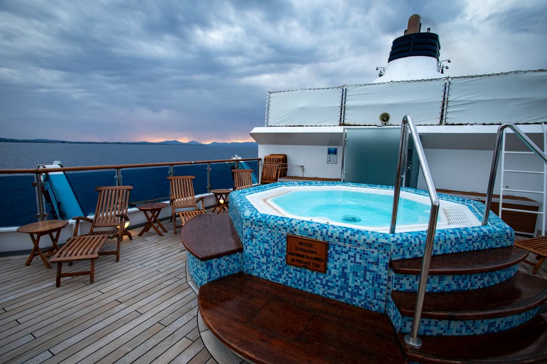 Ng Lindblad Expeditions National Geographic Orion Hotub