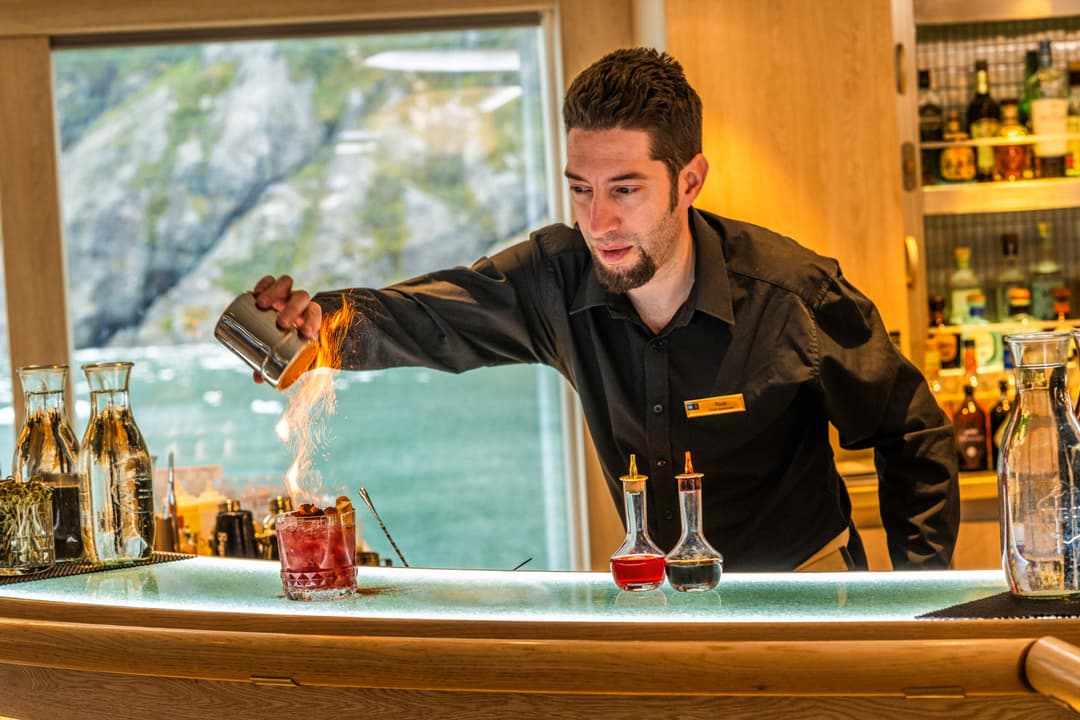 Ng Le Ng Resolution Ice Lounge Bartender ©David Vargas & Lindblad Expeditions