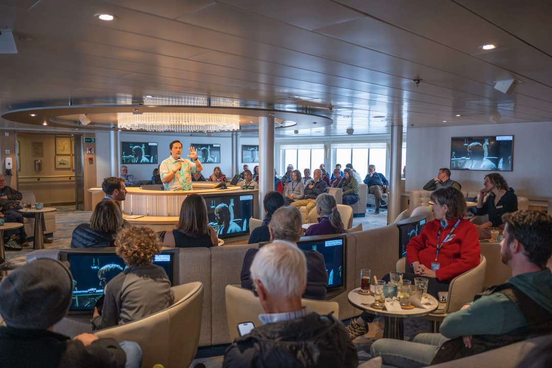 Ng Lindblad Expeditions National Geographic Explorer Lounge & Bar 1