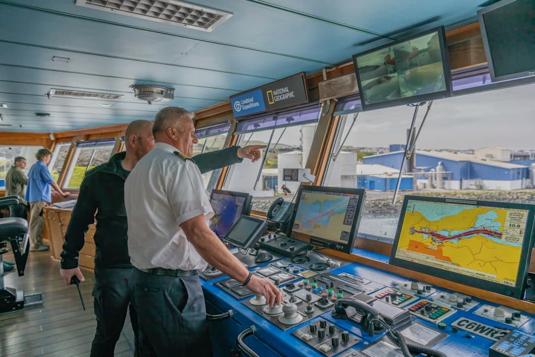 Ng Lindblad Expeditions National Geographic Explorer Bridge 3
