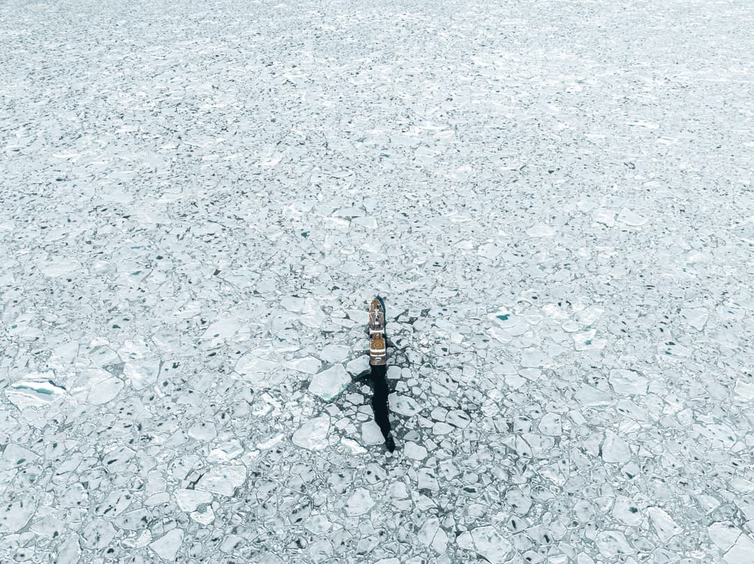 Aqua Lares Exterior Arctic ©Aqua Expeditions 1