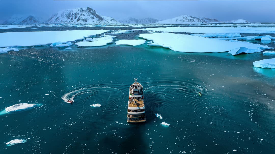 Aqua Lares Exterior Arctic ©Aqua Expeditions 8