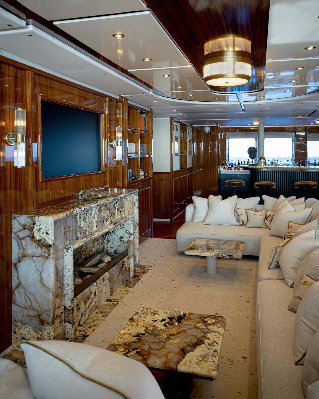 Aqua Lares Main Saloon ©Aqua Expeditions 1