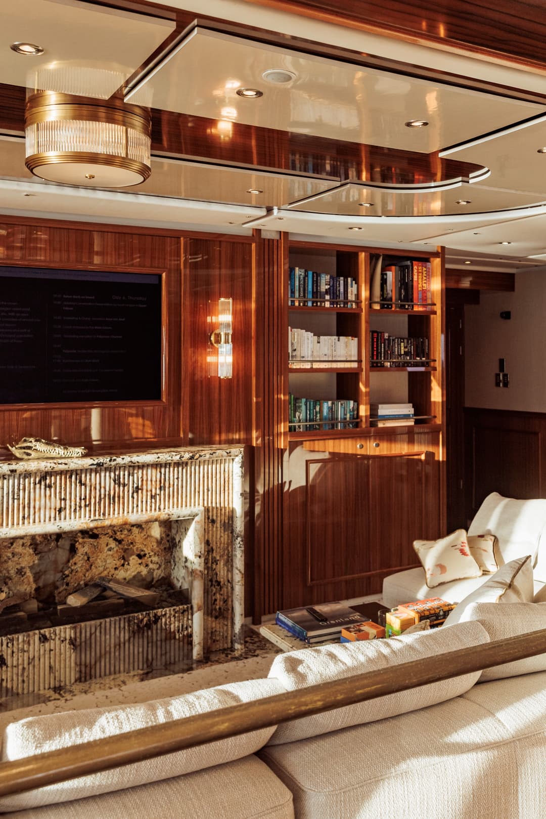 Aqua Lares Main Saloon ©Aqua Expeditions 6