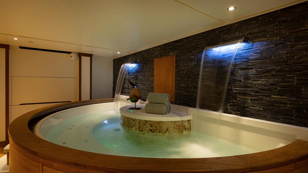 Aqua Lares Spa Jacuzzi ©Aqua Expeditions 3
