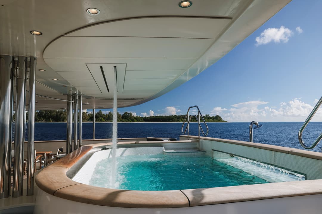Aqua Lares Outdoor Jacuzzi ©Aqua Expeditions 5